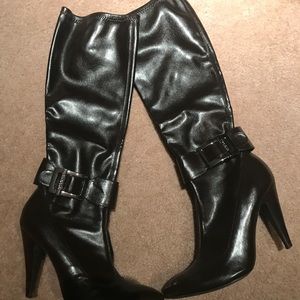 Like new BCBG heeled boots